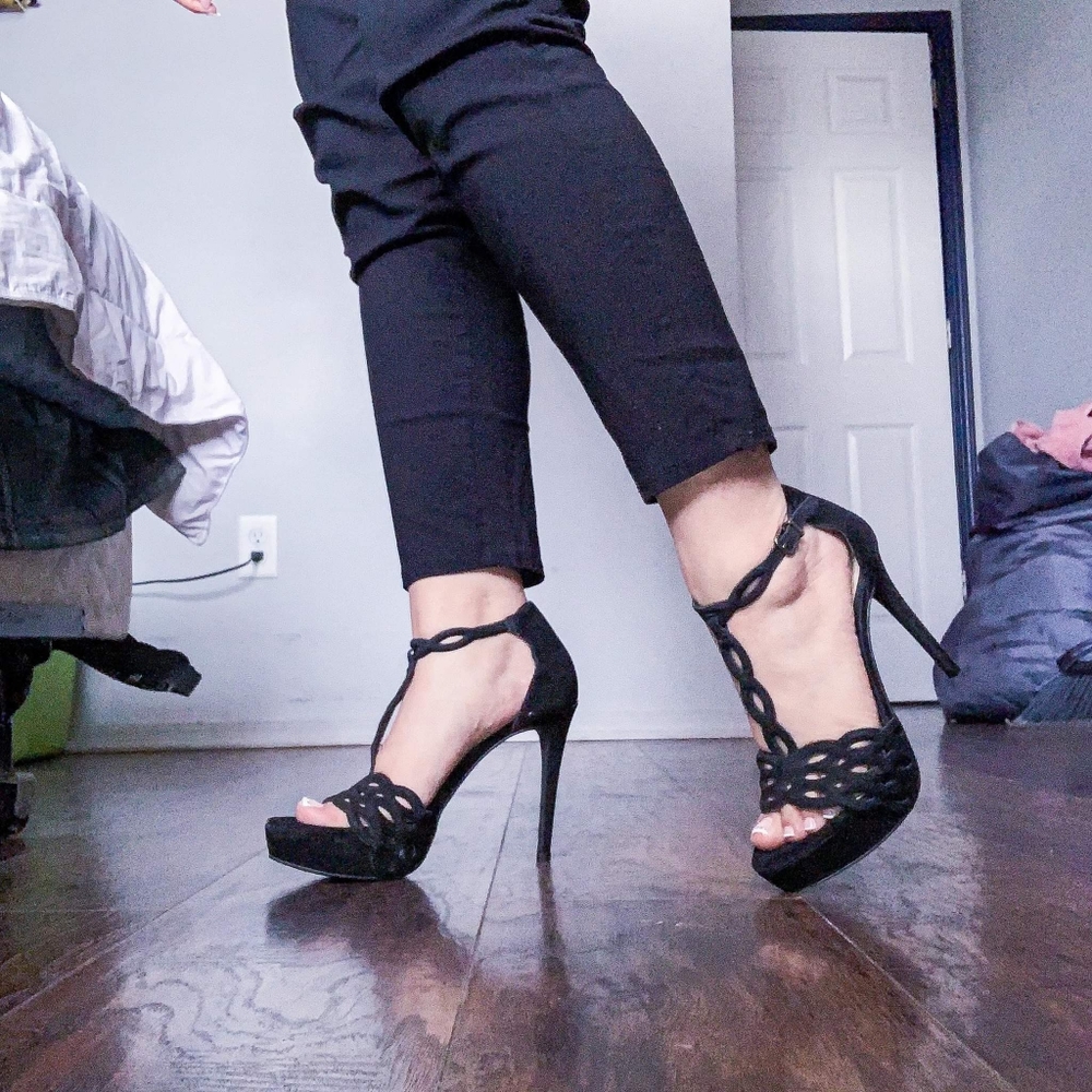 Black heeled pumps